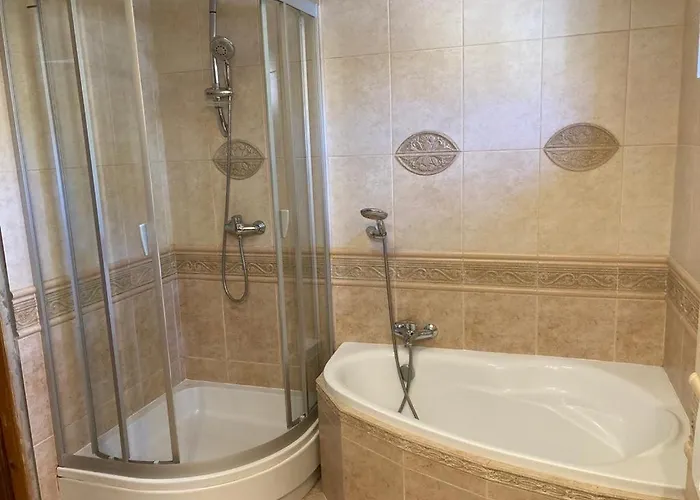 Dom Sarnia Z 4 Sypialniami 卡尔帕奇